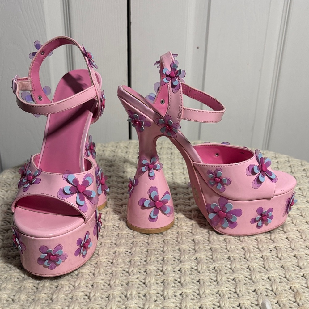Super fun Sugar Thrillz brand platforms - Picture 1 of 14